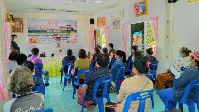 งานสวัสดิการชุมชน ร่วมกับศูนย์เรียนรู้การพัฒนาสตรีและครอบครัวรัตนาภา จังหวัดขอนแก่น  บรรยายให้ความรู้ในหัวข้อ “การรู้ทันสถานการณ์ทางสังคม  การป้องกันความรุนแรงในครอบครัว  ความเท่าเทียมระหว่างเพศ ช่องทางการเข้าถึงบริการสวัสดิการจากภาครัฐ”